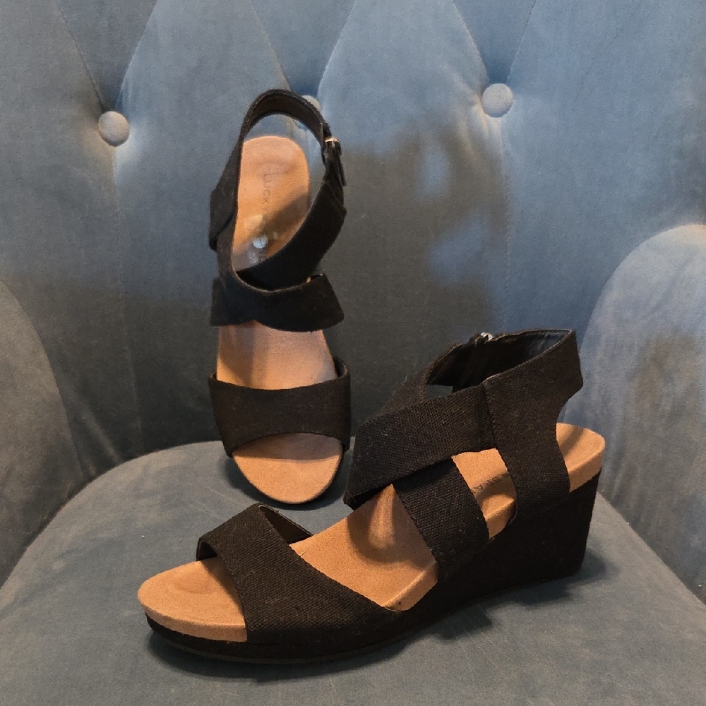 Lucky Brand Black Wedge Sandals with Modern Design